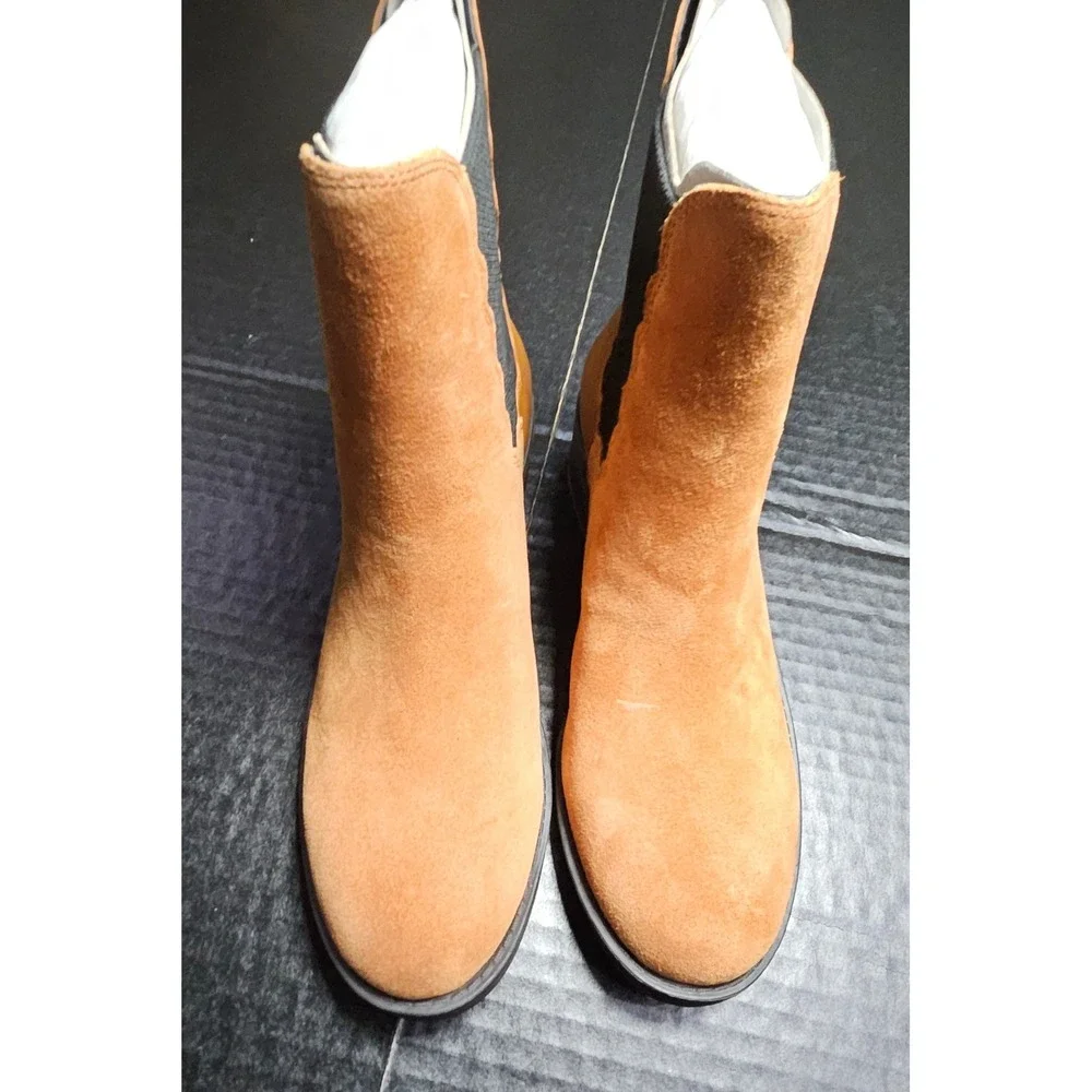 Lori Goldstein Wylie Tan Suede Leather Scalloped Chelsea Boots LI-WYLIE Womens 6